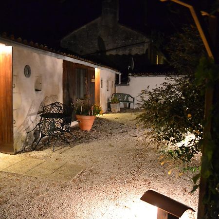 Le Moulin De Lusseau Bed & Breakfast Chef-Boutonne Rom bilde