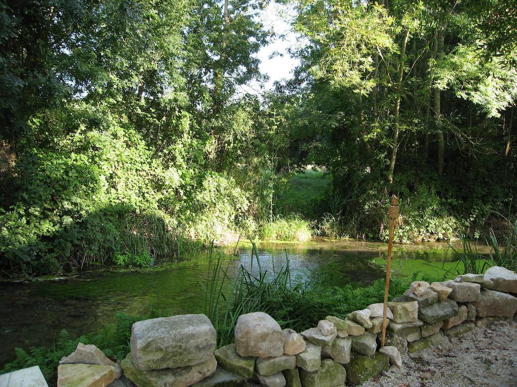 Le Moulin De Lusseau Bed & Breakfast Chef-Boutonne Eksteriør bilde
