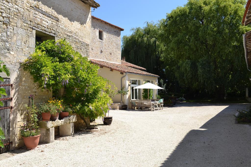 Le Moulin De Lusseau Bed & Breakfast Chef-Boutonne Eksteriør bilde