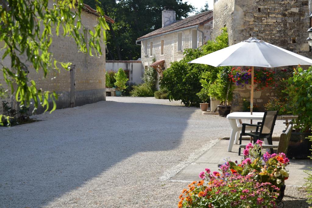 Le Moulin De Lusseau Bed & Breakfast Chef-Boutonne Eksteriør bilde