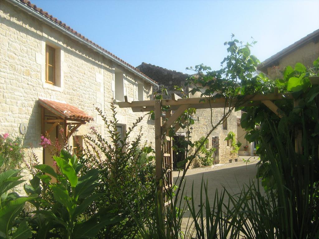 Le Moulin De Lusseau Bed & Breakfast Chef-Boutonne Rom bilde